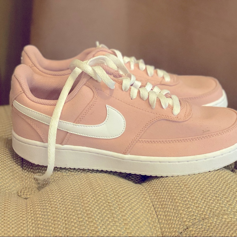 Nike Tennis Shoes